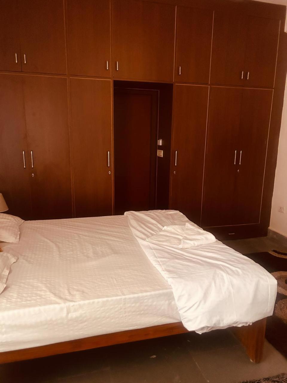 The English Gaon 4 Bhk Bhopál Kültér fotó