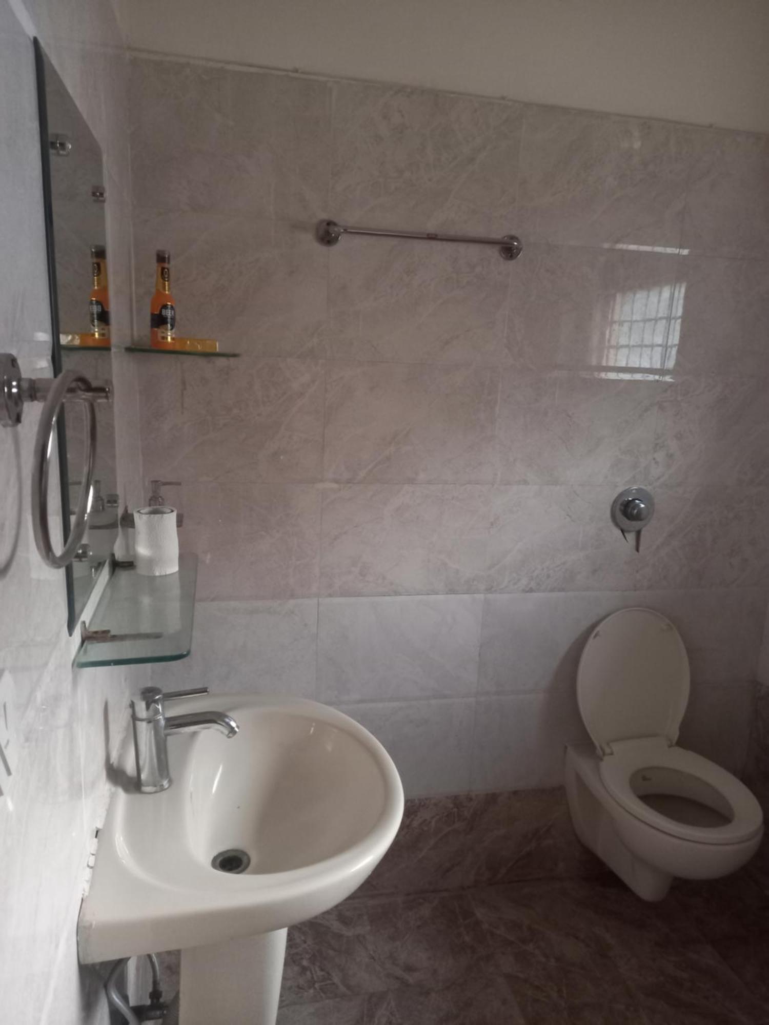 The English Gaon 4 Bhk Bhopál Kültér fotó